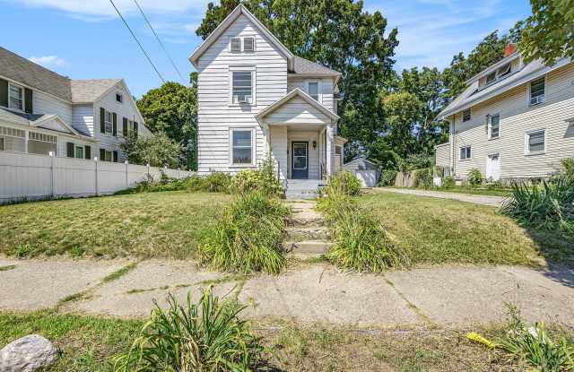 Spacious 5BR/2.5BA in Creston with Garage & Fenced Backyard photos photos