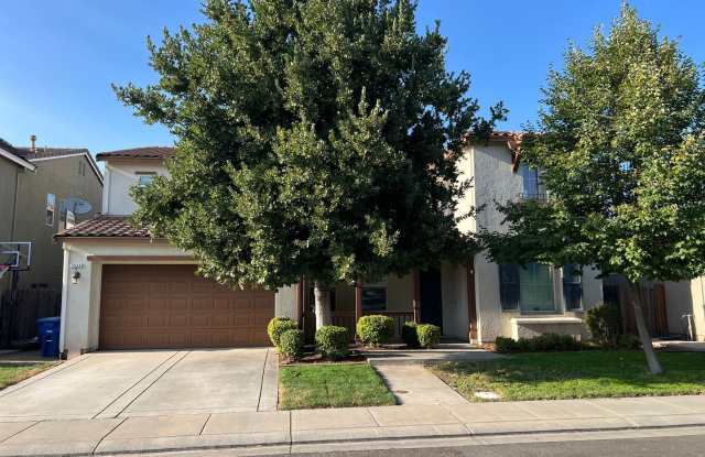 Large two story home in Sylvan School District! Gallery 1