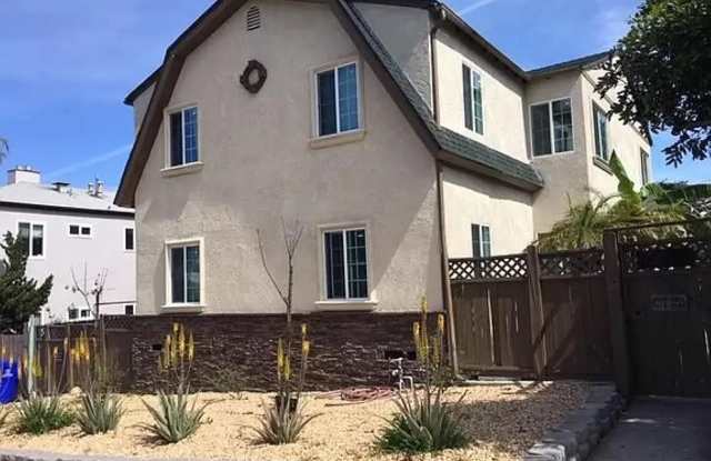 Voltaire Street - where you want to be. 2/1 $2690 photos photos