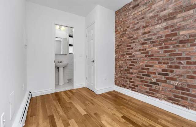 325 East 10th Street Gallery 4