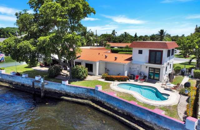 1901 N Riverside Drive photos photos