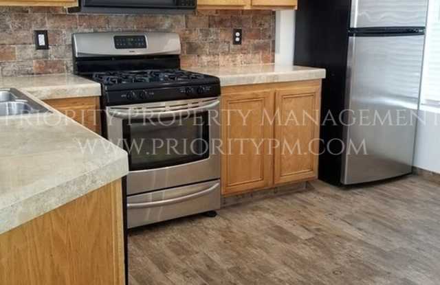 Beautiful Northwest Area Single Story ~ BEAUTIFUL INSIDE! Gallery 3