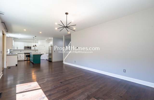 Updated Luxury 4 Bedroom Home on Mount Scott! Gallery 4
