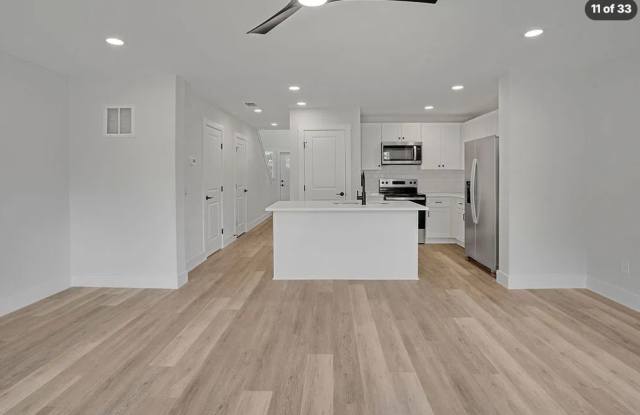 535 South Brady Avenue - 1 Gallery 4