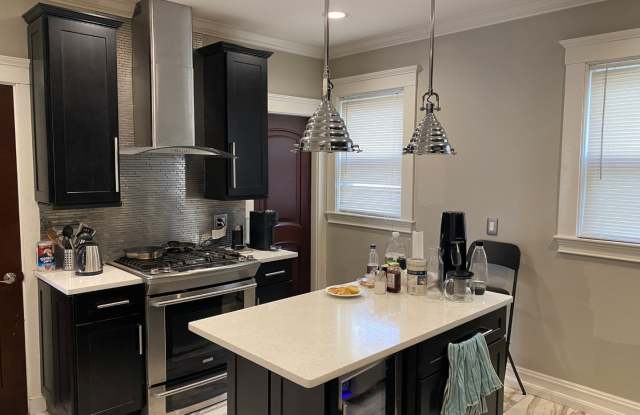 2 MONTHS FREE! NO FEE! LUXURY APT w. Laundry in Unit.  2 Parking Spots Inc.  Pet Friendly! photos photos