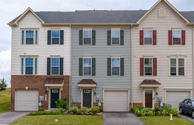 Townhouse with 1-Car Garage, Rooftop Deck & Stunning Views of Oakdale High Gallery 1