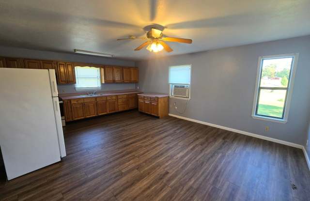 1 Bed/ 1 Bath Duplex • Partial Utilities Included • Desha photos photos 1 Bed/ 1 Bath Duplex • Partial Utilities Included • Desha photos photos