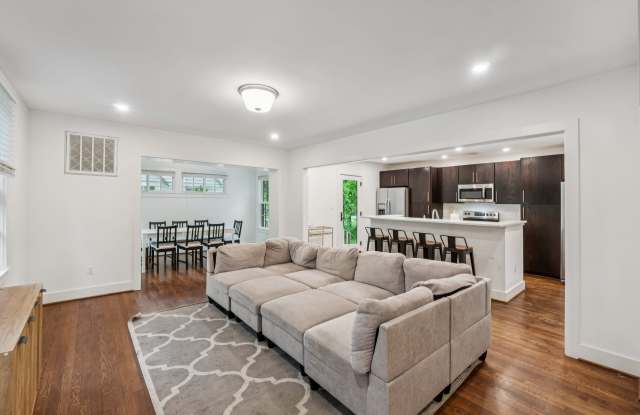 7209 Dartmouth Avenue Gallery 2