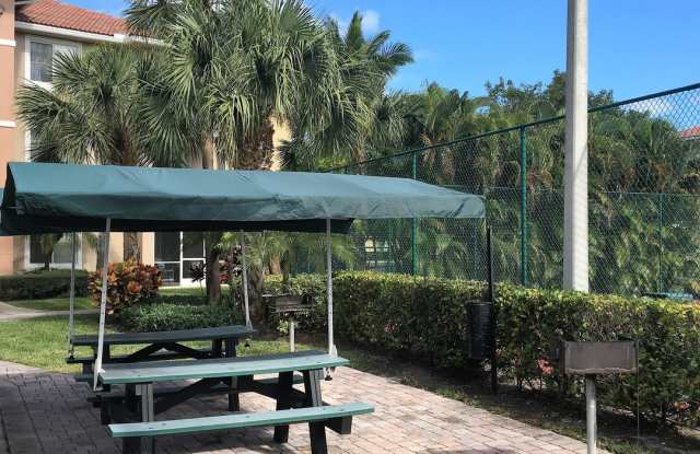 Large 3 bedroom with garage Gallery 3
