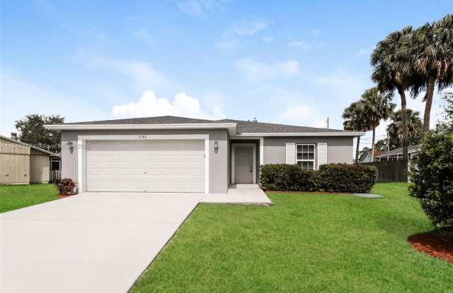 2586 SW Dawn St photos photos