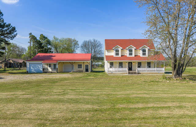 Country home equipped for on-site business! - 13081 Arkansas 22, Logan County, AR 72865 Country home equipped for on-site business! - 13081 Arkansas 22, Logan County, AR 72865