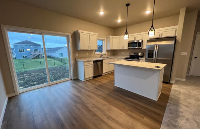 3843 33rd St S - 3843 33rd Street South, Moorhead, MN 56560