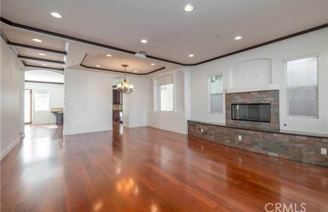 2402 Ives Lane Gallery 2