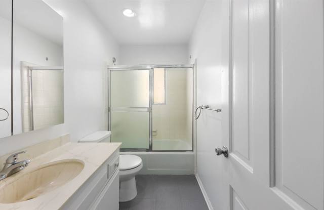 9906 Robbins Dr Gallery 4
