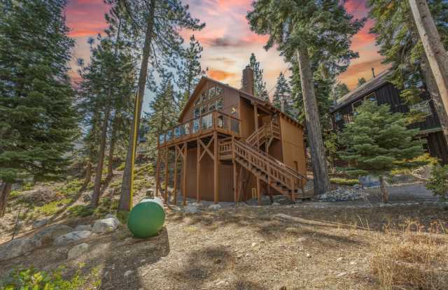 LONG TERM RENTAL: Tahoe Hills – Updated 2 Bedroom + Loft | $3,000/Month Gallery 1