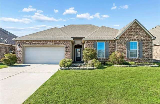 697 Lakeshore Village Drive Gallery 2