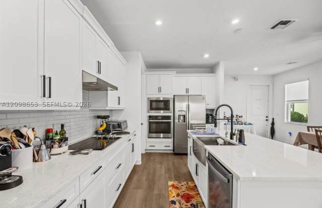 27033 SW Viterbo Way Gallery 4