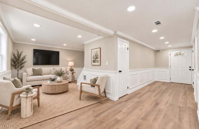 13 LAUREL CT Gallery 2