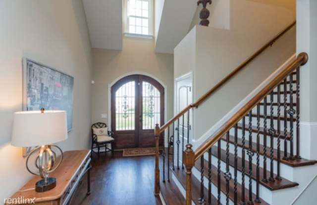1210 Avondale Cir Gallery 4