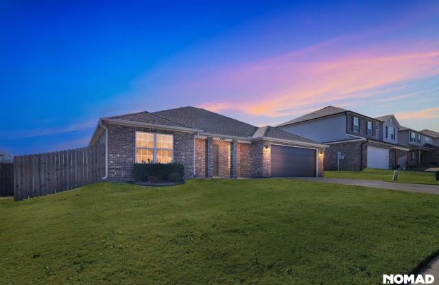 Charming 4BR House in Bentonville - 4307 Southwest Lenox Avenue, Bentonville, AR 72713