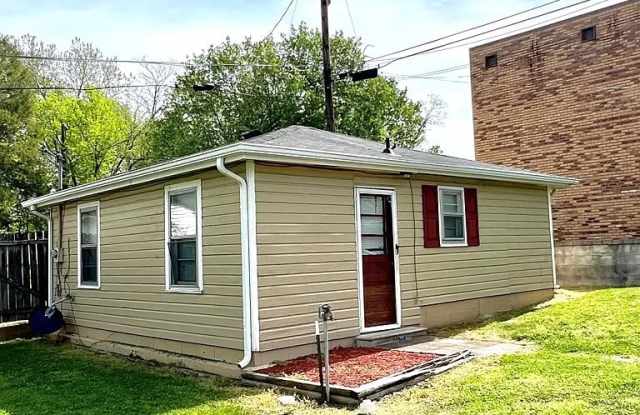 1604 B East 9th Street photos photos