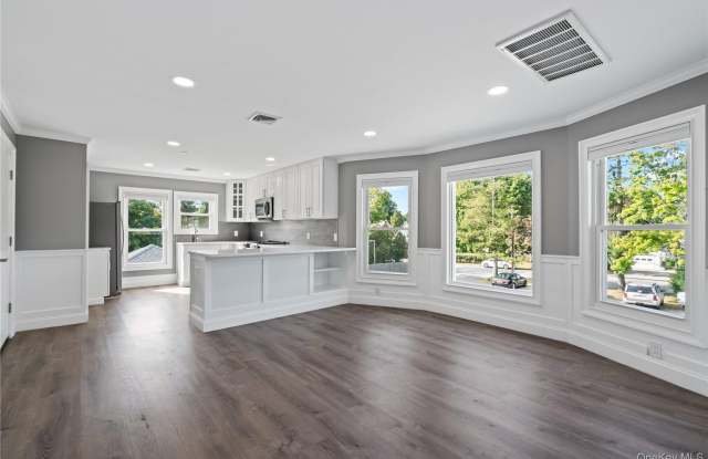 7 Pulaski Road unit: 3 photos photos