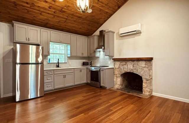 17803 HILLTOP DR Gallery 4