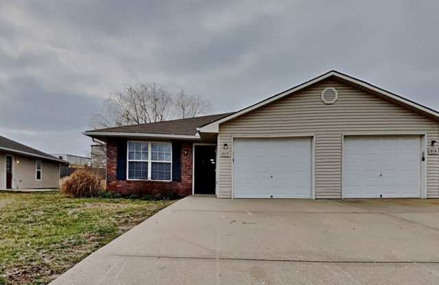 317 NW Woodbury Dr photos photos
