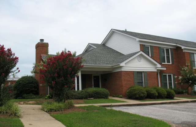 Charming 2 Bed, 2 Bath Townhome with Fenced Yard – Prime Location! photos photos