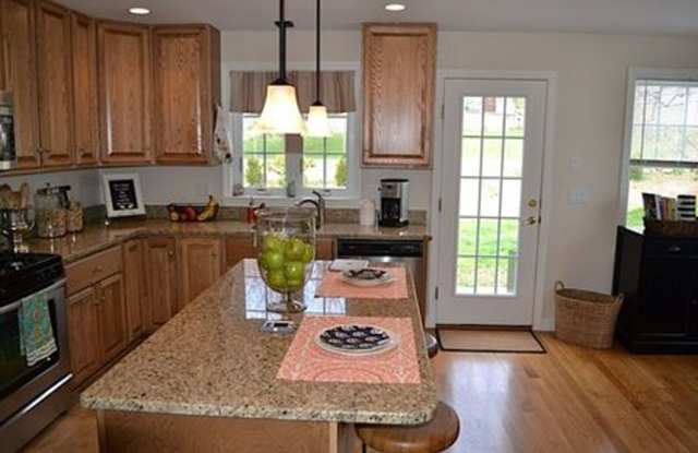 Welcome Home, Beautifully Updated Stellar Neighborhood Gallery 3