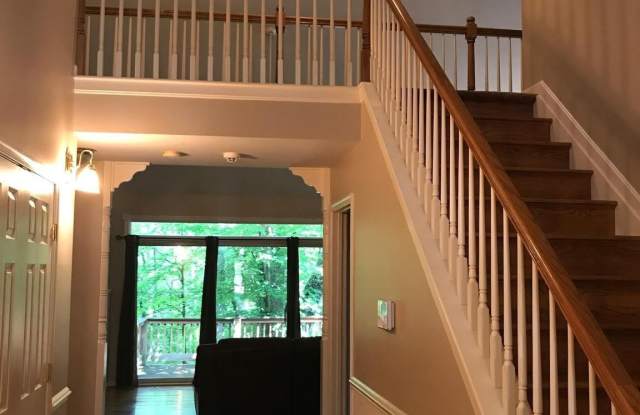 616 HICKORY CIRCLE Gallery 3