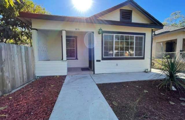 2621 L St photos photos