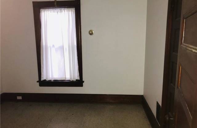 11 Jewett Avenue Gallery 3