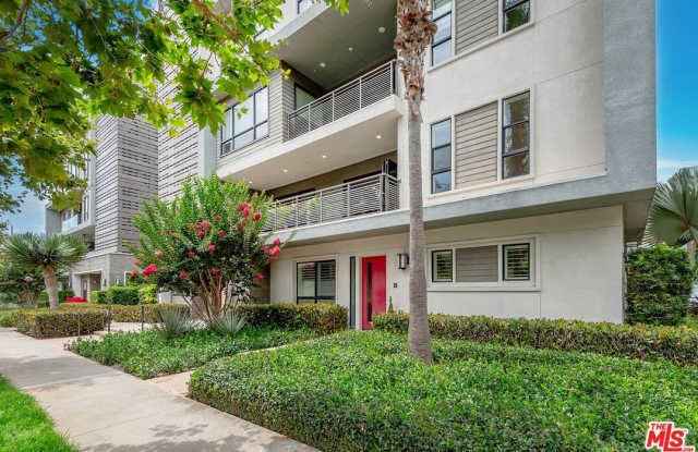 12775 Bluff Creek Dr Gallery 2