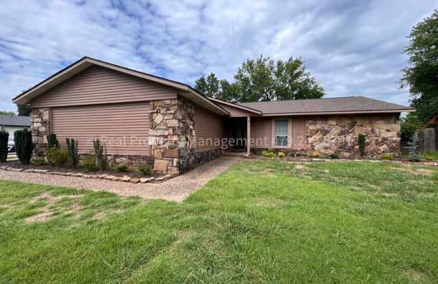 Coming in September - 3 Bed 2 Bath house is desirable neighborhood! photos photos