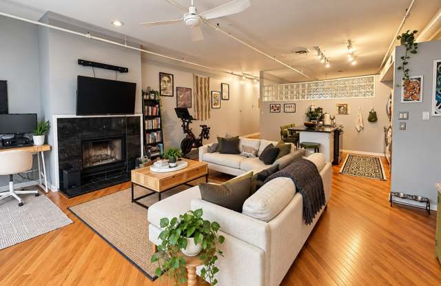 2011 W Belmont Avenue Gallery 3