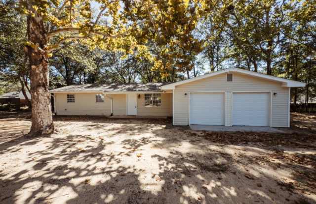 201 Amellia Place - 201 Amellia Place, Crestview, FL 32539