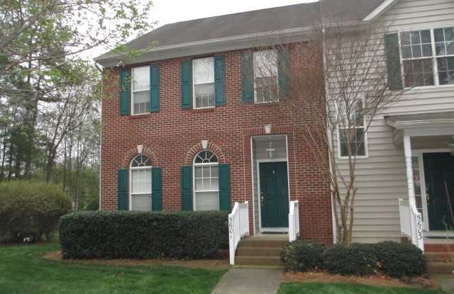 Incredible end unit townhome!! 3br/2.5ba, sunroom, great schools!! Available Now! photos photos