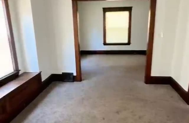 Charming 3-Bedroom Property in Prime Location Gallery 3