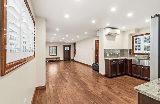 Charming 3 Bdrm, 3 Bath Renovation with Private Driveway & Outdoor Space - South Arlington, VA Gallery 4