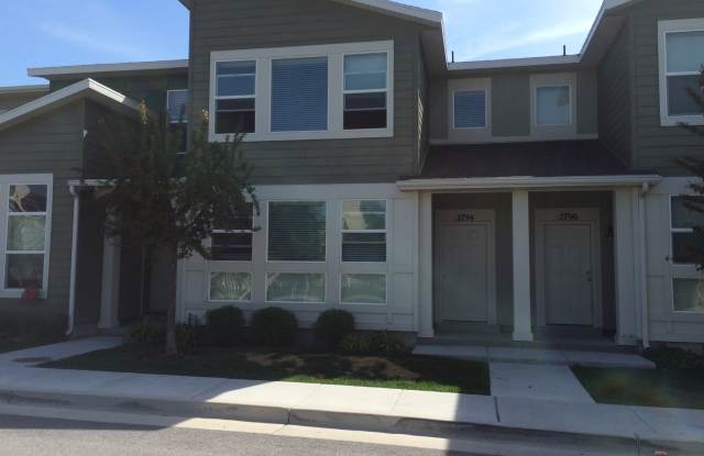 Luxury 3 Bedroom Townhome Available Now!! photos photos