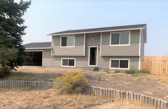 4 bedroom rental in Spring Creek photos photos