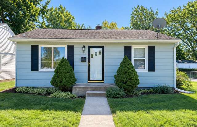 1302 Chalfant Street | 2-Bedroom Home with Large 2-Car Garage Gallery 1
