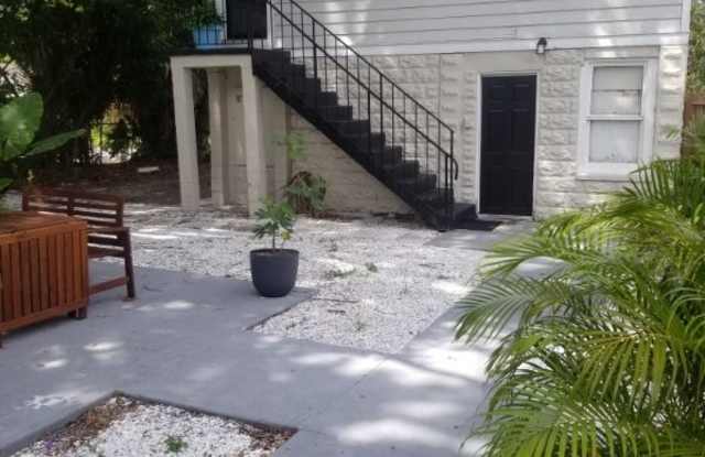 2447 1/2 Burlington Ave N - 2447 1/2 Burlington Ave N, St. Petersburg, FL 33713