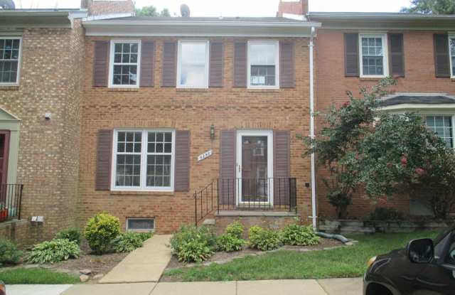 SPACIOUS BRICK TOWN-HOME - 5258 Leestone Court, Springfield, VA 22151