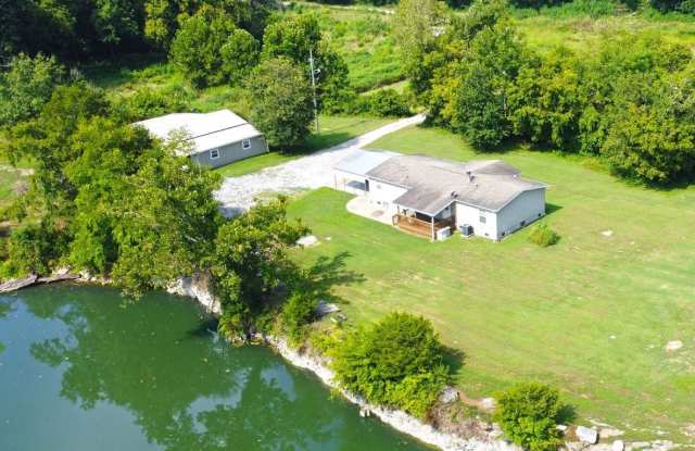Country Charm, City Convenience—Your Gallatin Retreat Gallery 1