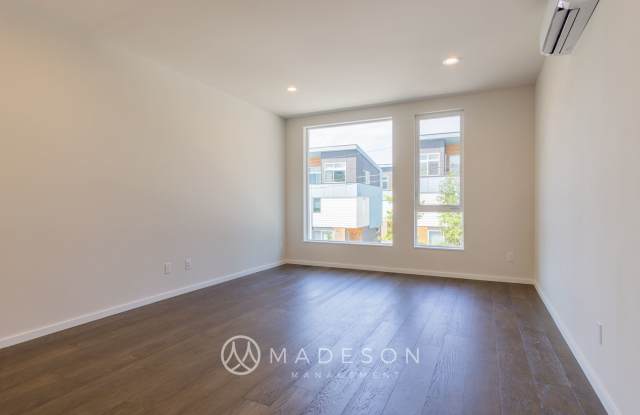 Modern Green Lake Townhome | Rooftop Deck | 3BR + Office Gallery 4