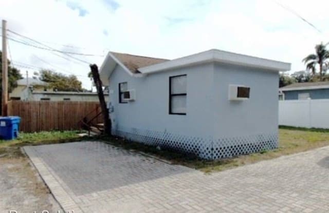 3911 1/2 4th Ave N - 3911 1/2 4th Ave N, St. Petersburg, FL 33713