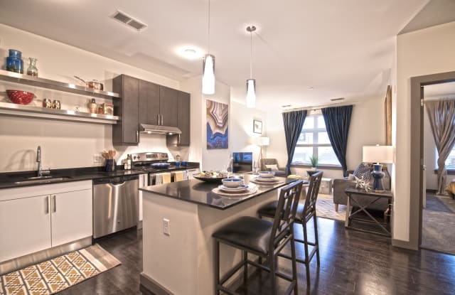 Alister Deco photos photos