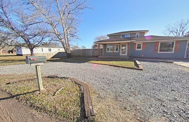 108 F Avenue - 108 F Avenue, Cache, OK 73527
